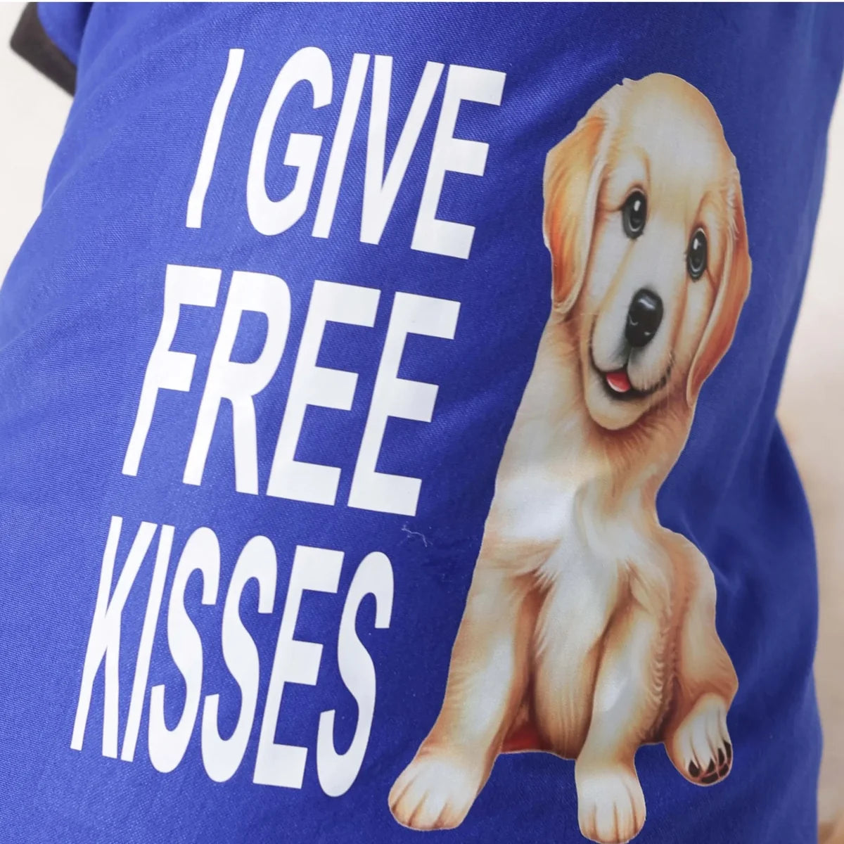 I Give Free Kisses Graphic Tee